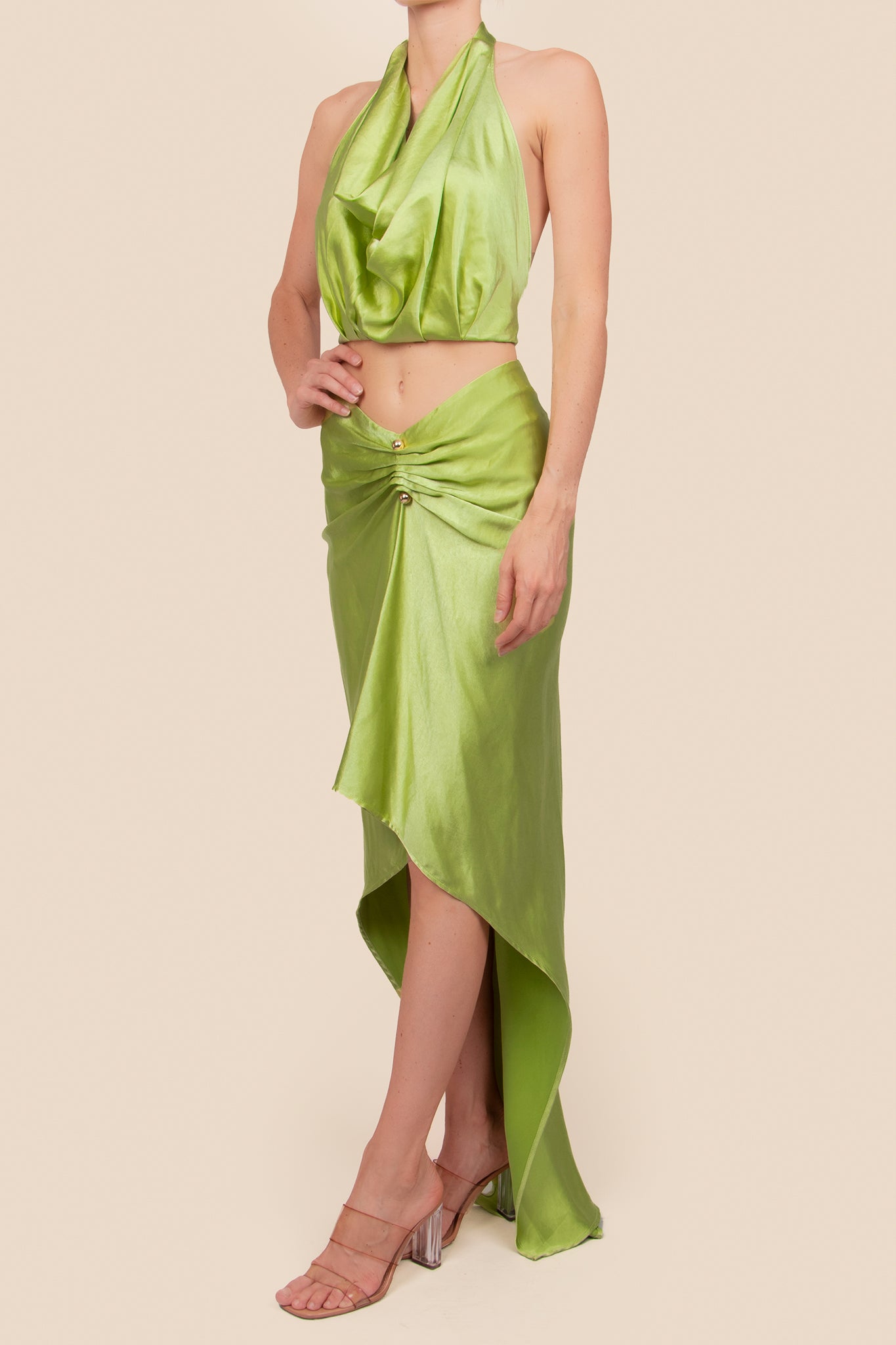 Conjunto top y falda satín verde