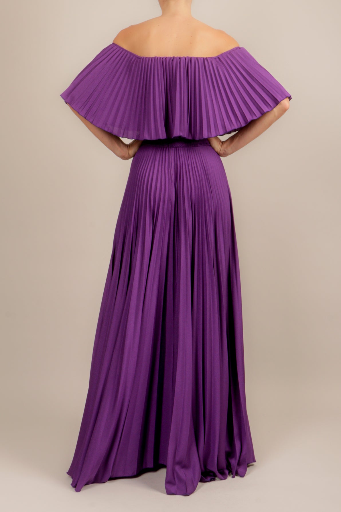 Vestido off shoulder plisado morado