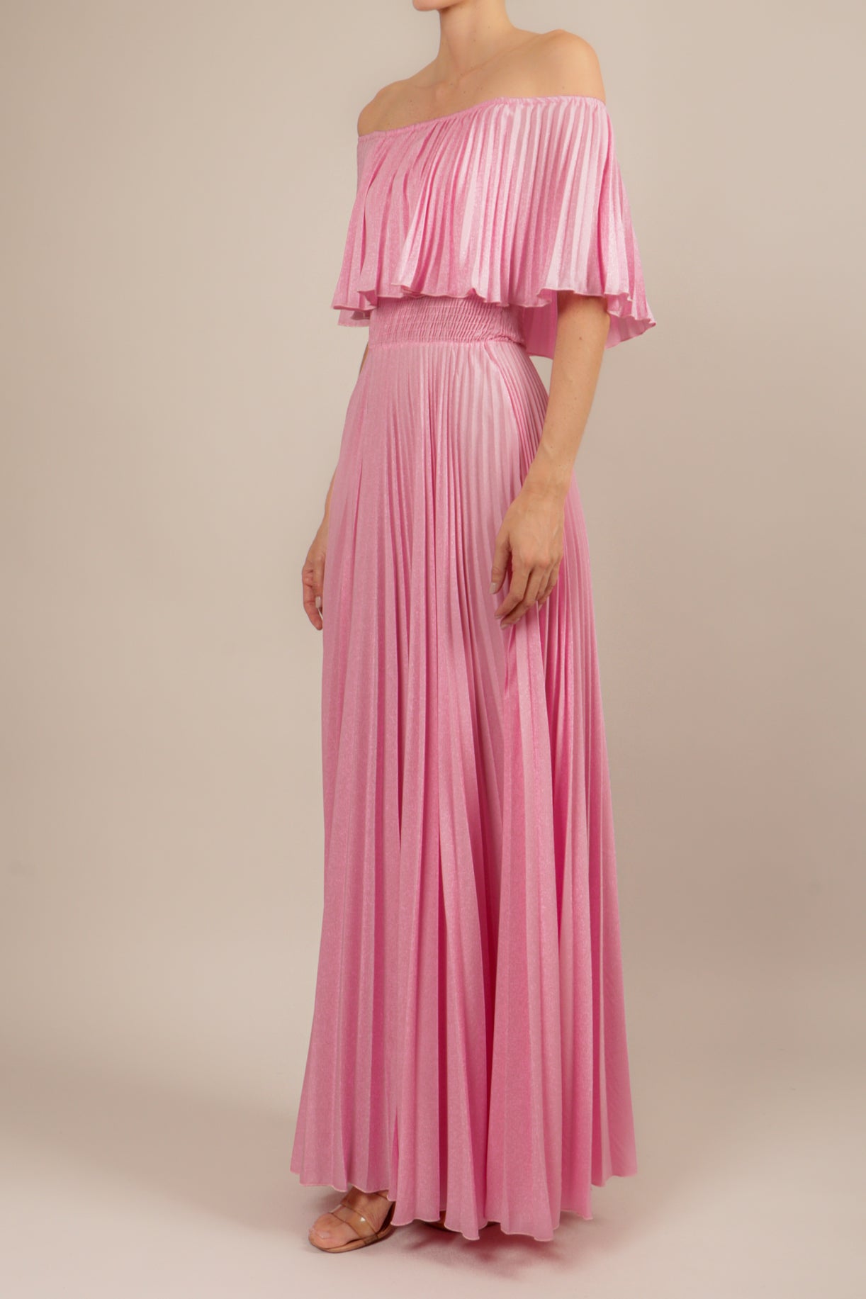 Vestido off shoulder plisado rosa