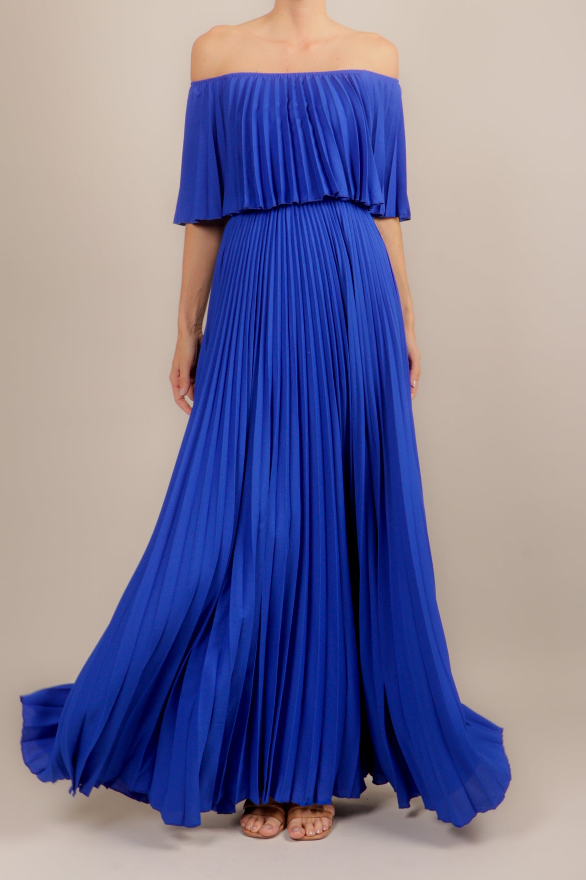 Vestido off the shoulder plisado royal
