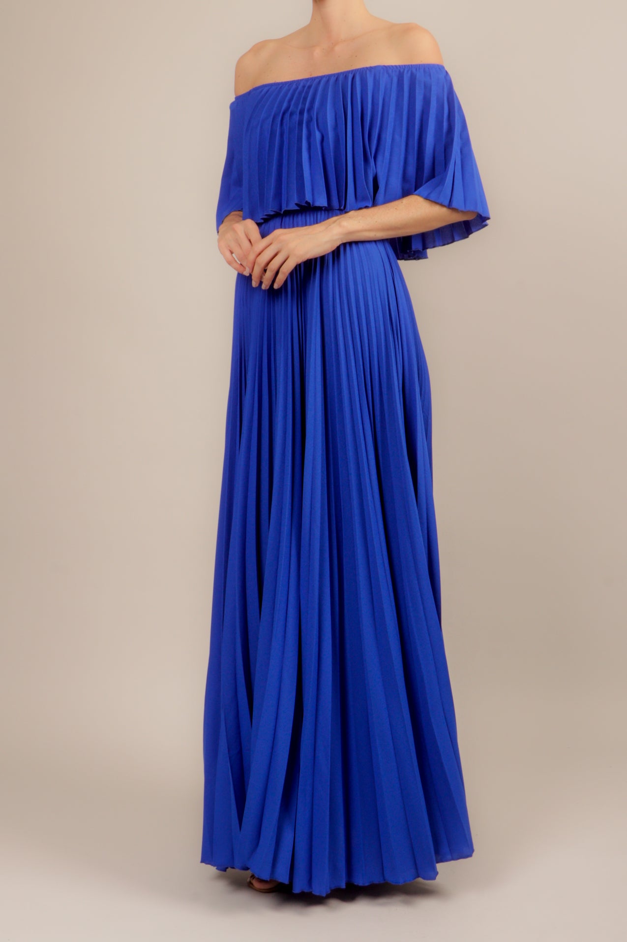 Vestido off the shoulder plisado royal