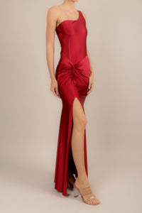 Vestido licra un hombro vino abertura en pierna