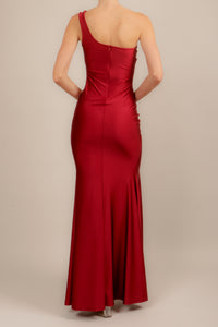 Vestido licra un hombro vino abertura en pierna