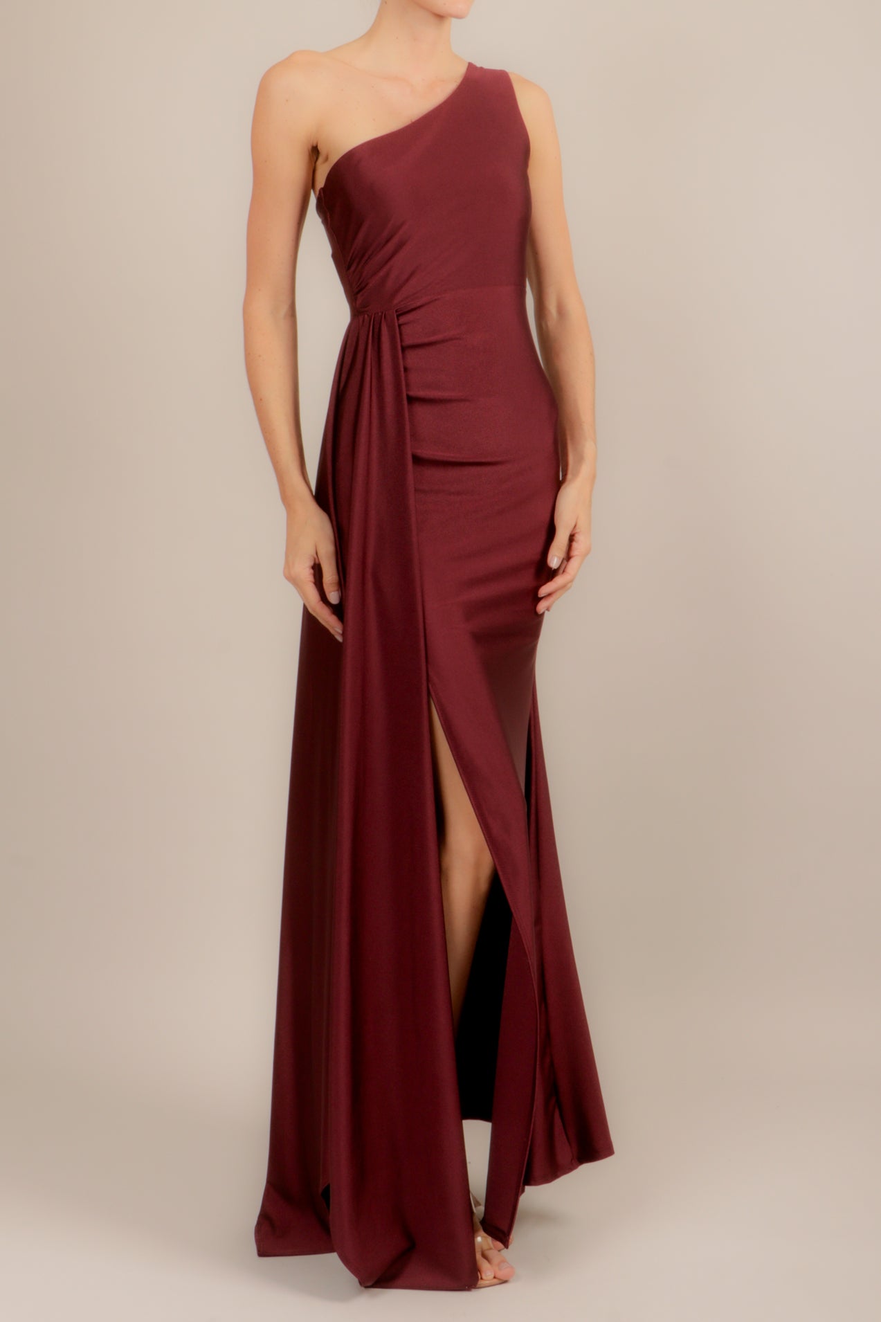 Vestido un hombro vino quemado abertura en pierna