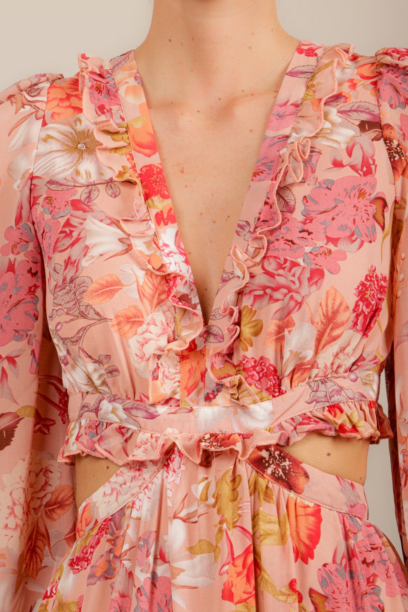 Vestido cut out manga larga print durazno