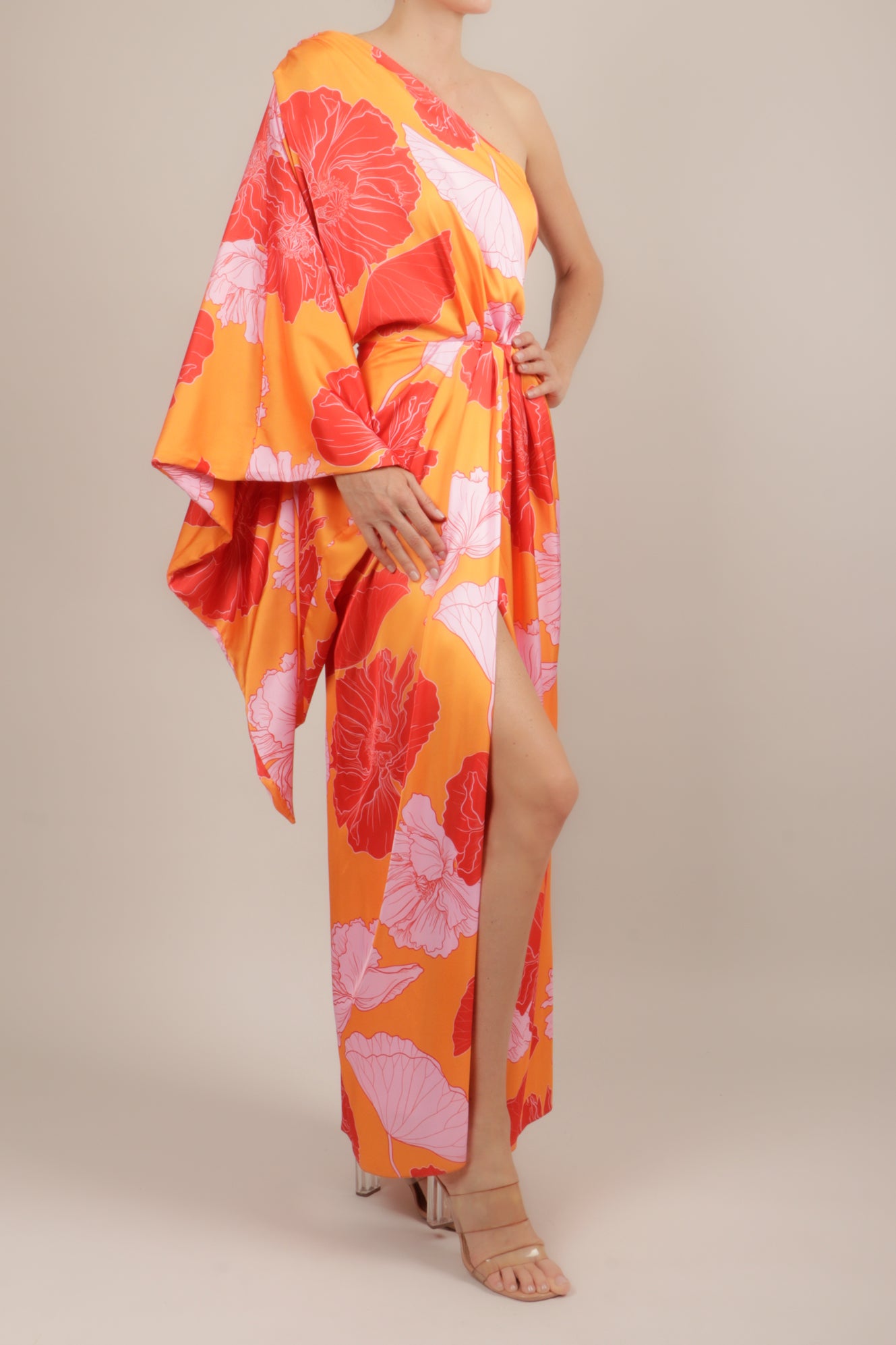 Vestido una manga naranja flores rojas