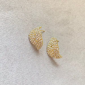 Arete en forma de hoja dorado