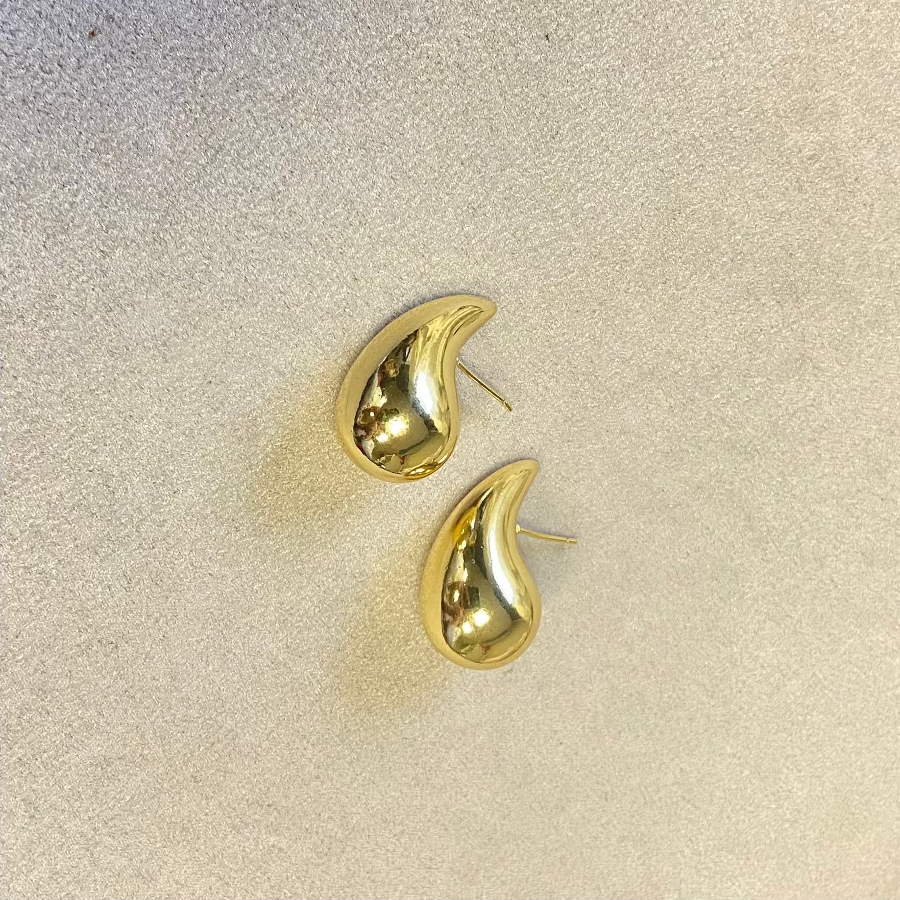 Arete gota mediana dorada