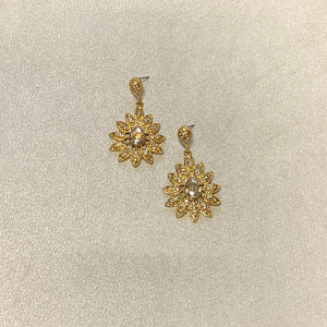 Arete flor dorado