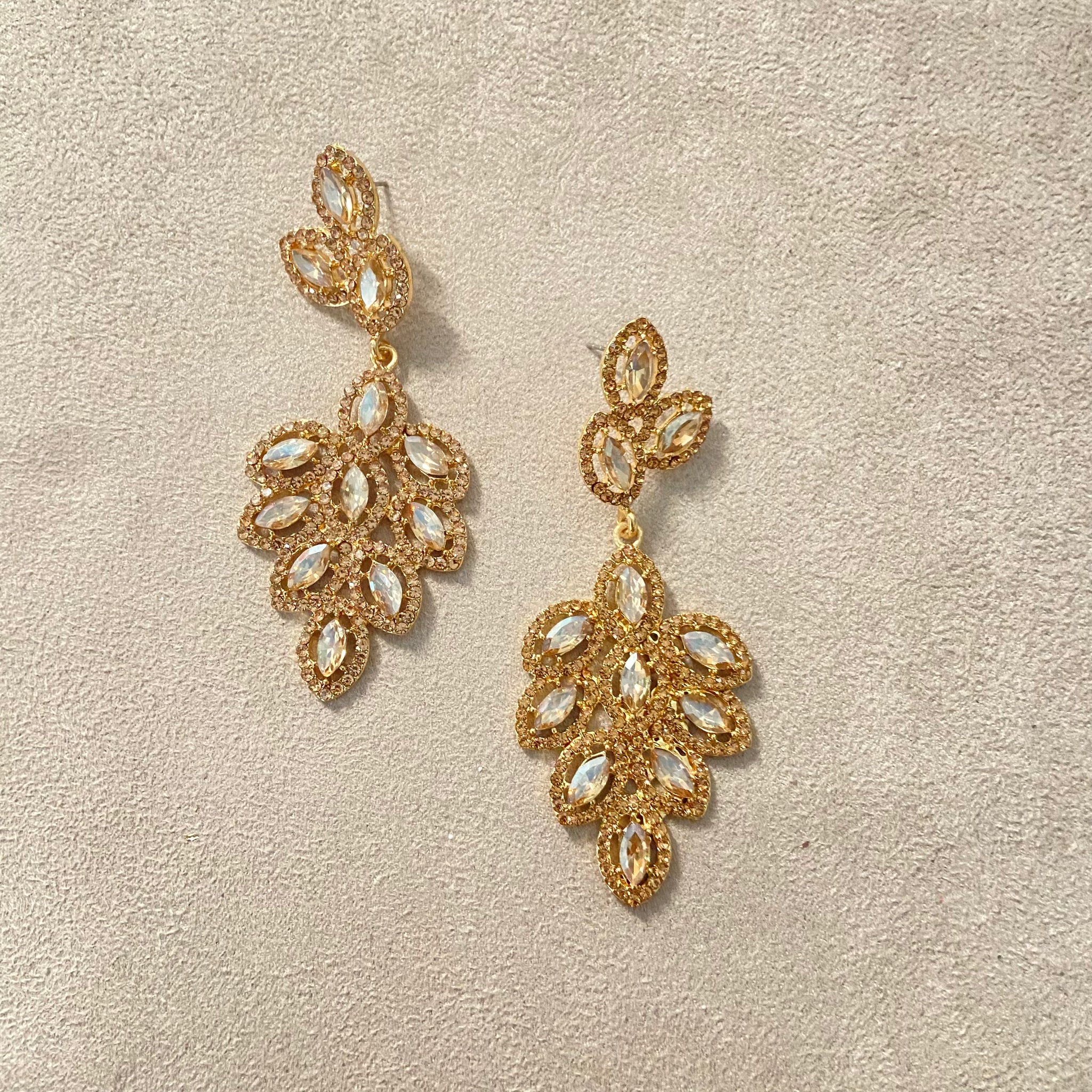 Arete flor dorado