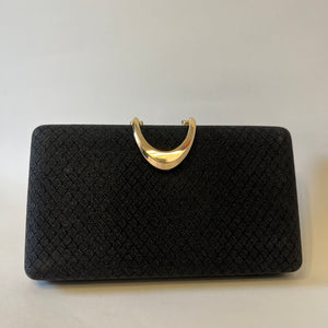 Clutch negra broche dorado