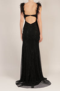 Vestido cut out plumas en hombros negro