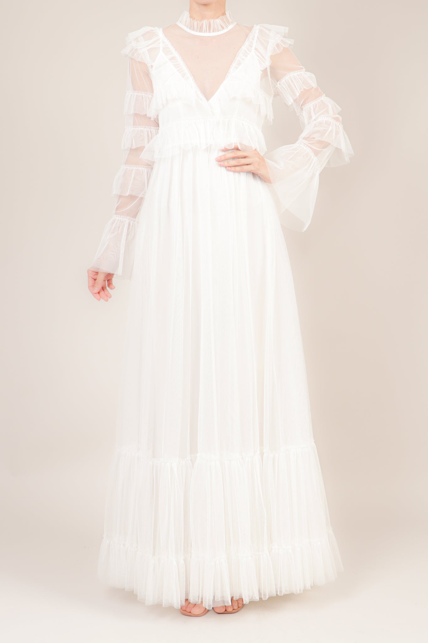Vestido mesh cuello alto manga larga olanes blanco