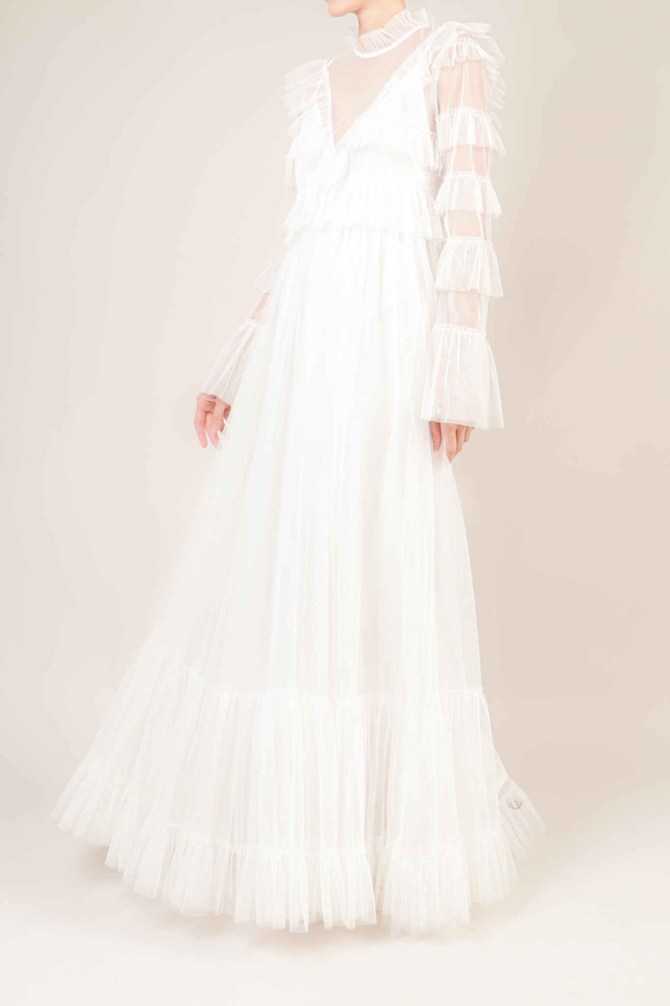Vestido mesh cuello alto manga larga olanes blanco