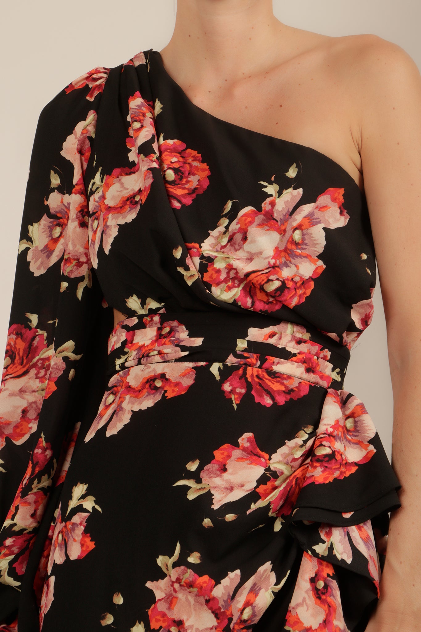Vestido una manga print negro multi