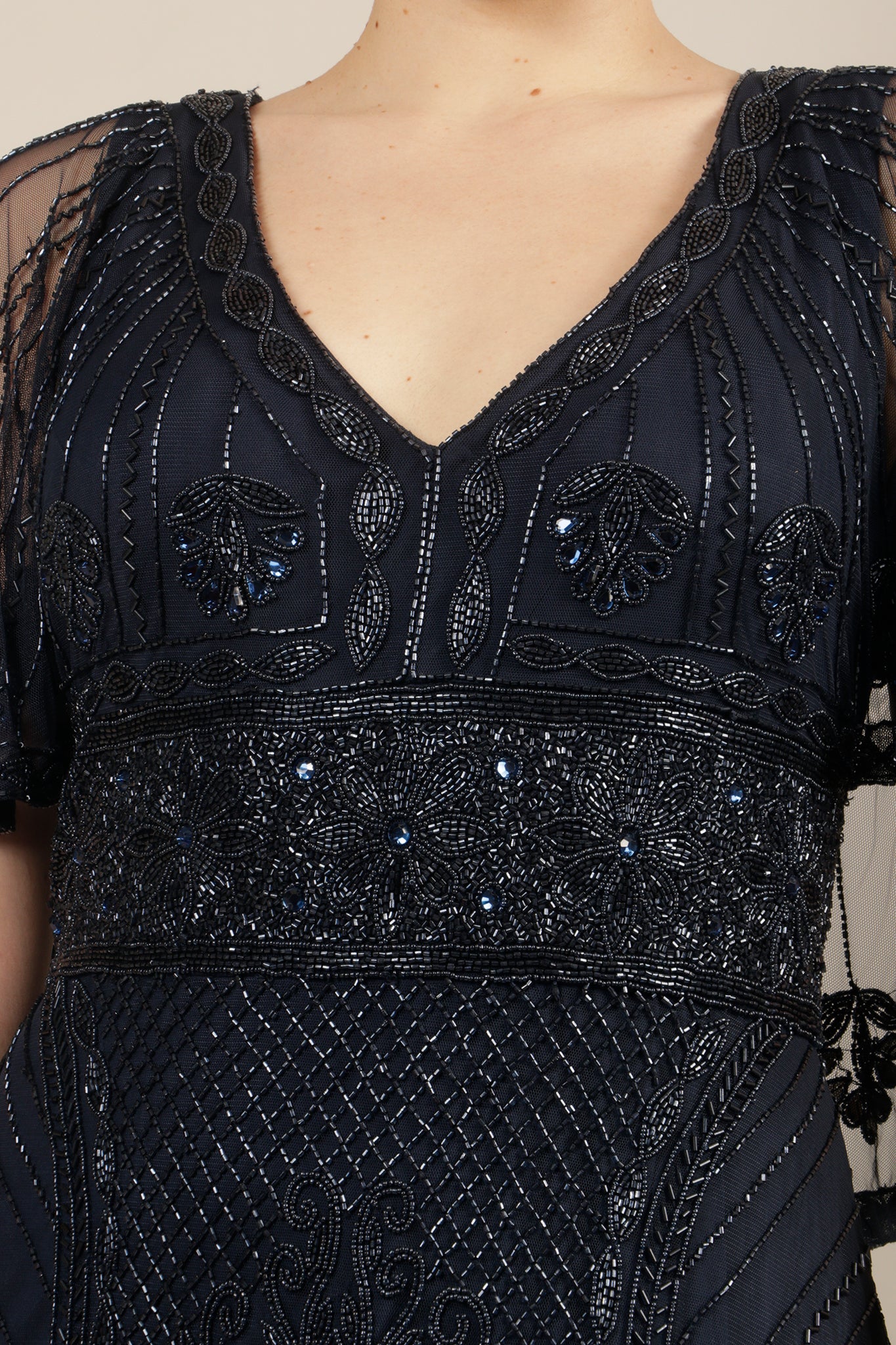 Vestido v bordado manga capa navy
