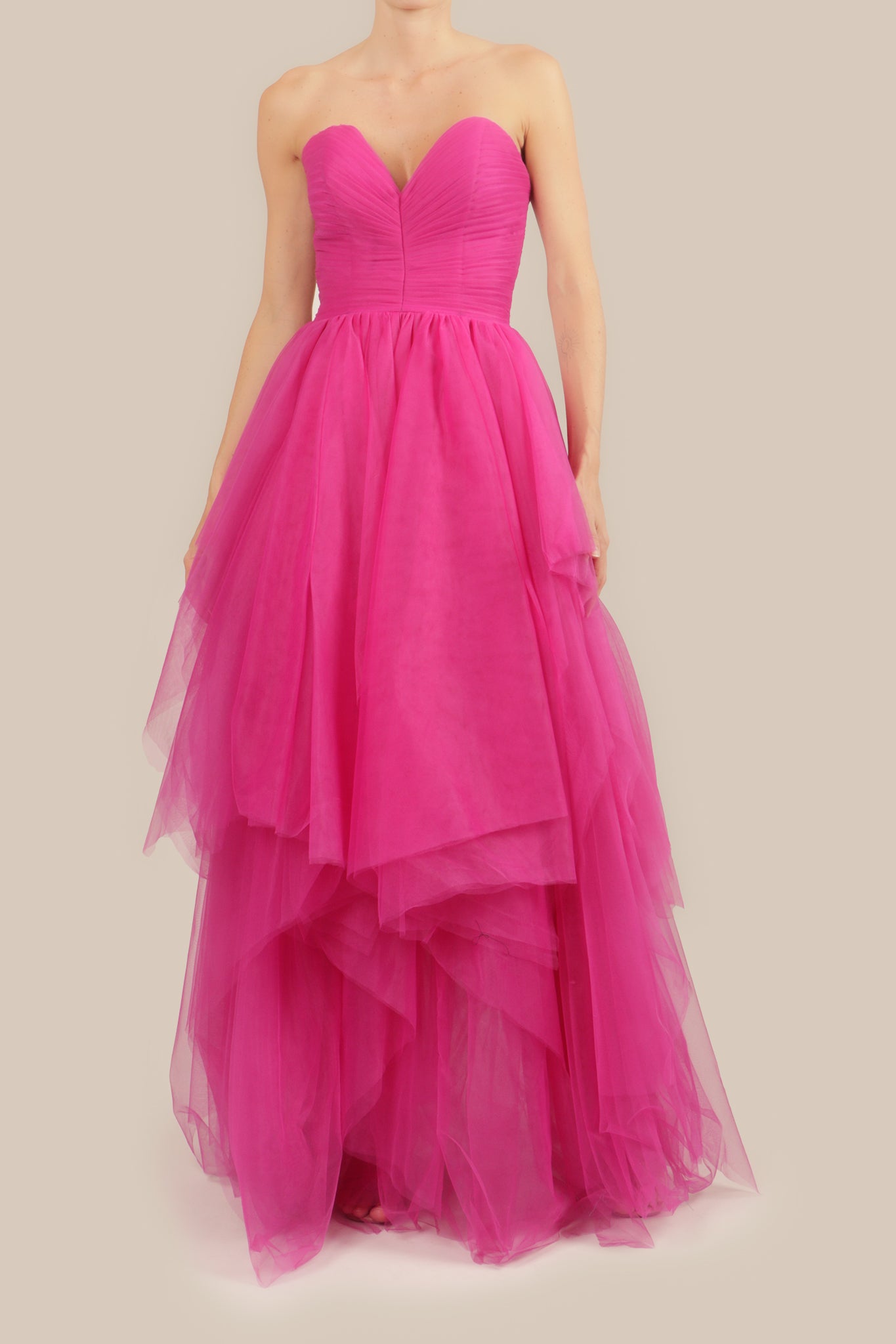 Vestido strapless corazón asimétrico capas magenta