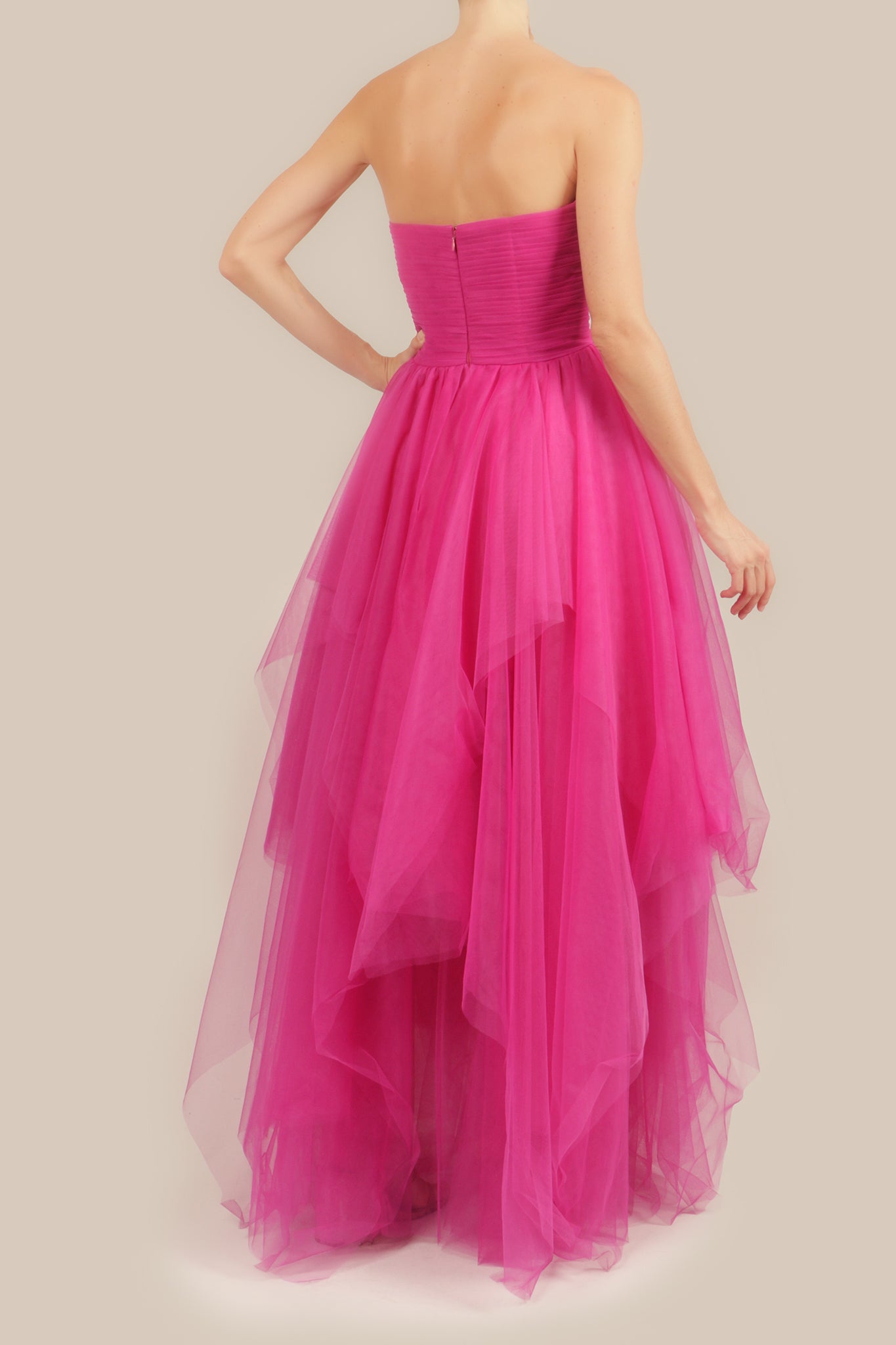 Vestido strapless corazón asimétrico capas magenta