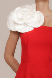 Vestido rojo flor en hombro blanca corto
