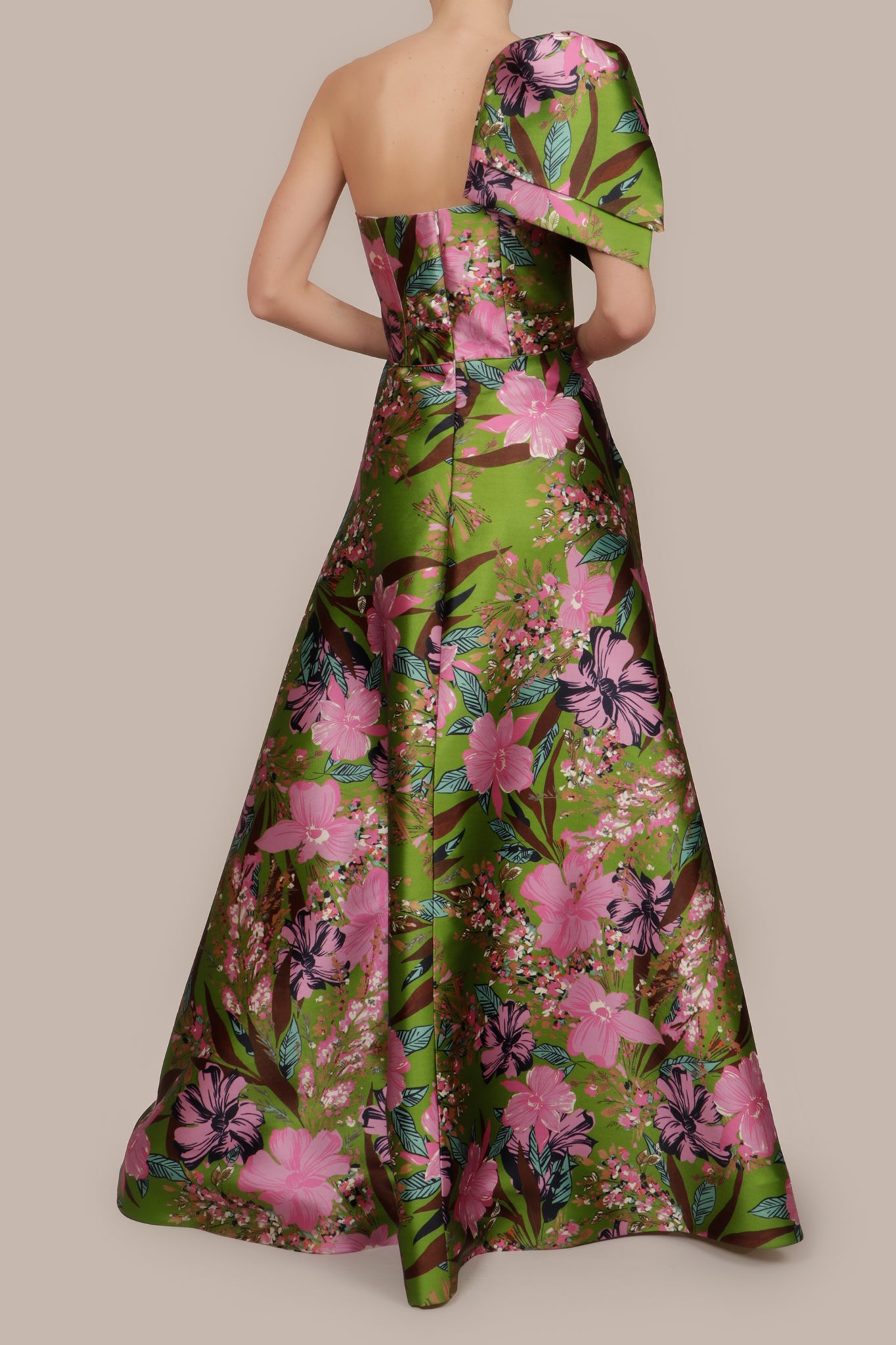 Vestido doble moño en hombro verde flores lilas