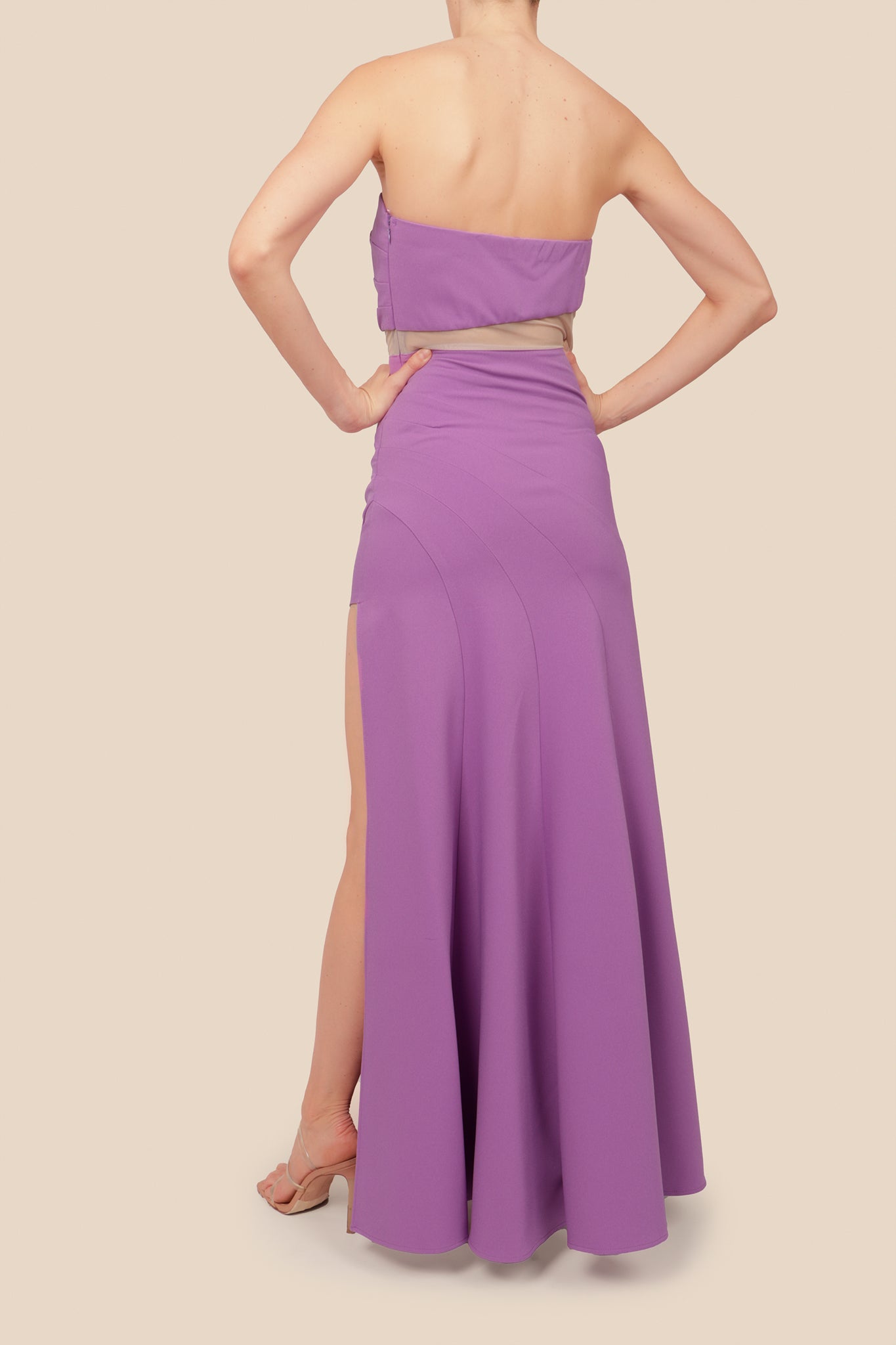 Vestido crepe strapless transparencia lila