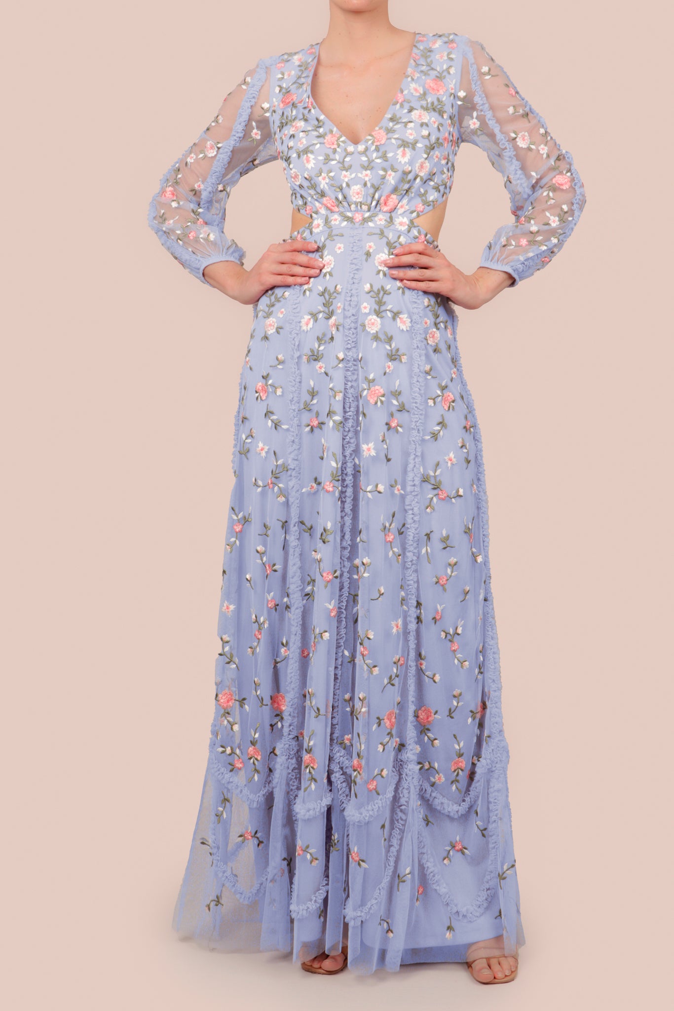 Vestido cut out manga larga bordado azul cielo flores rosas