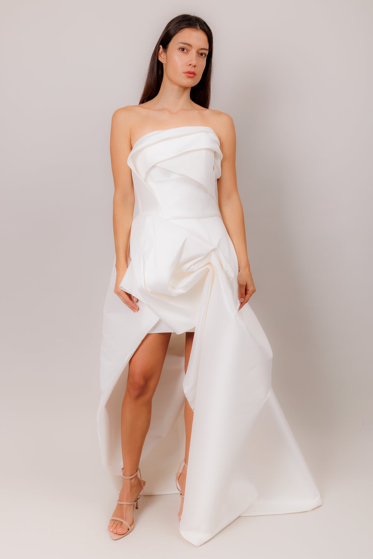 Vestido strapless asimétrico blanco