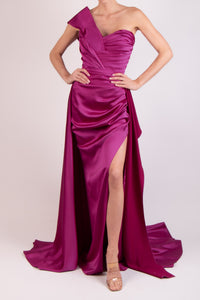 Vestido un hombro satín fucsia