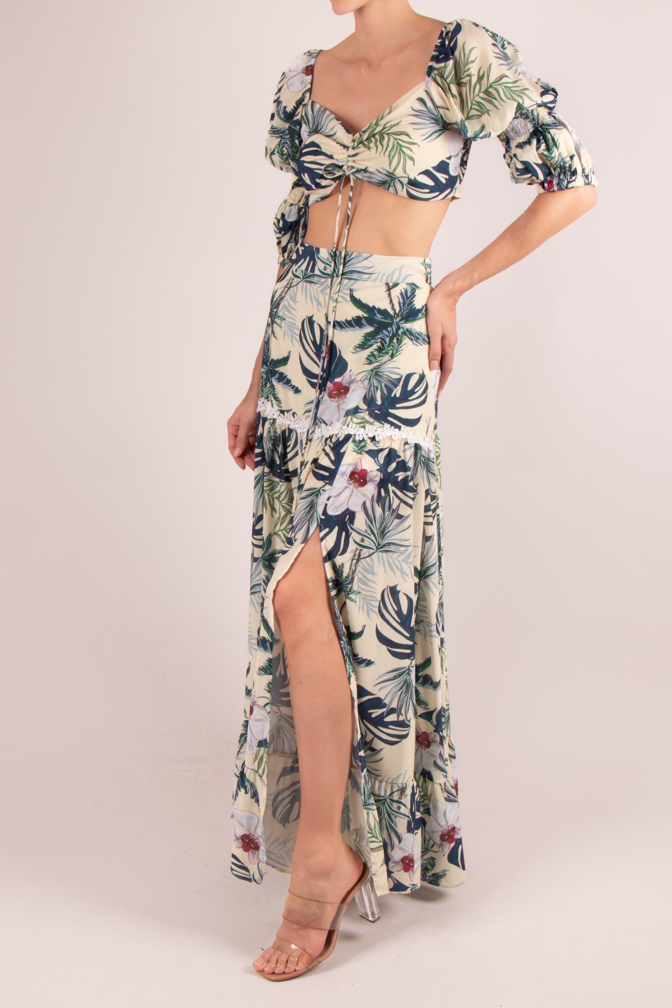 Conjunto print top m/abullonada y falda apricot