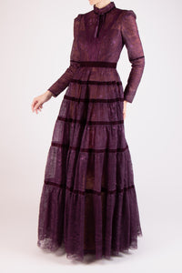 Vestido encaje cuello alto manga larga vino