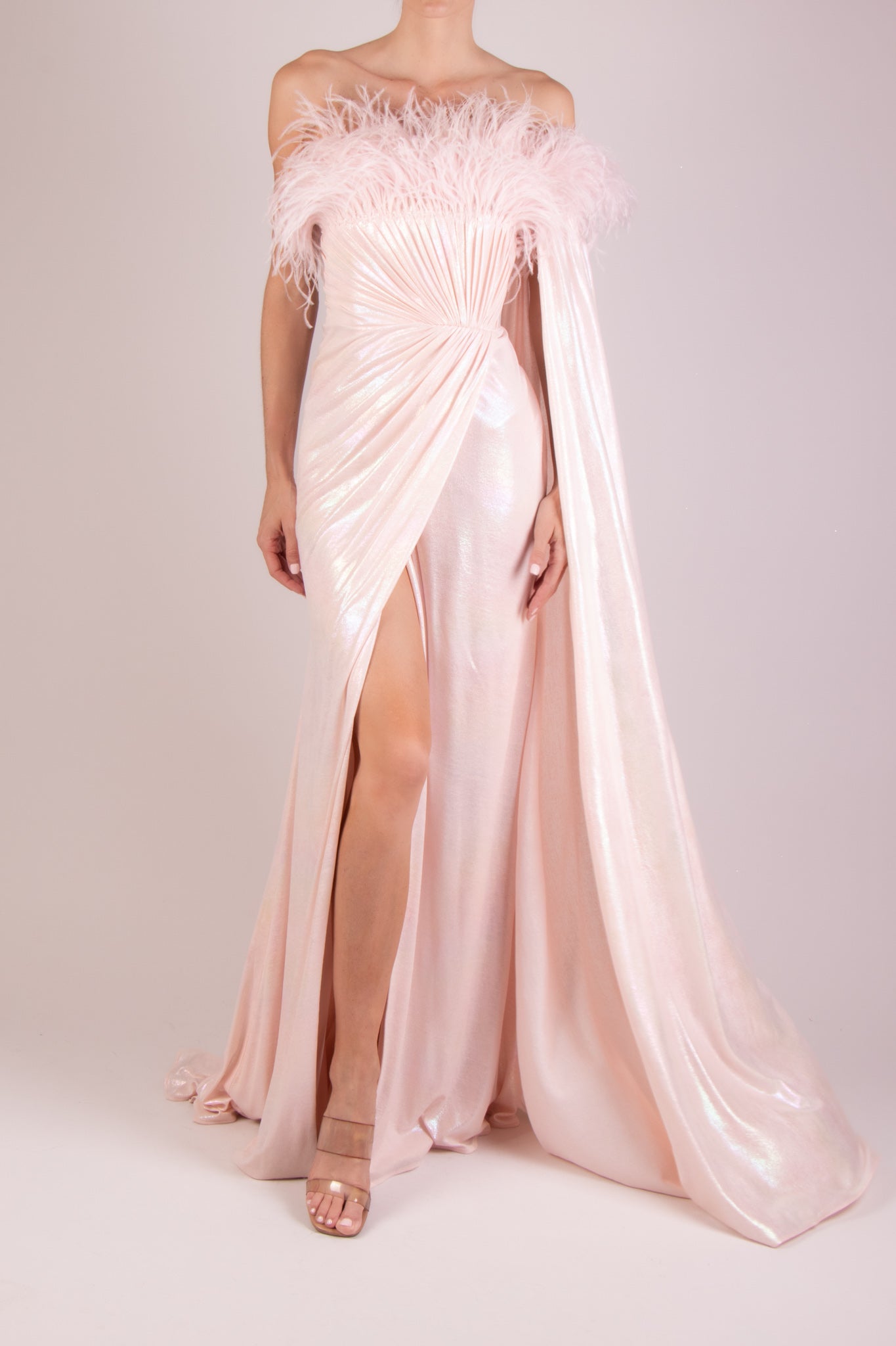 Vestido una manga plumas rosa