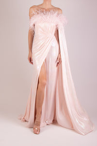 Vestido una manga plumas rosa