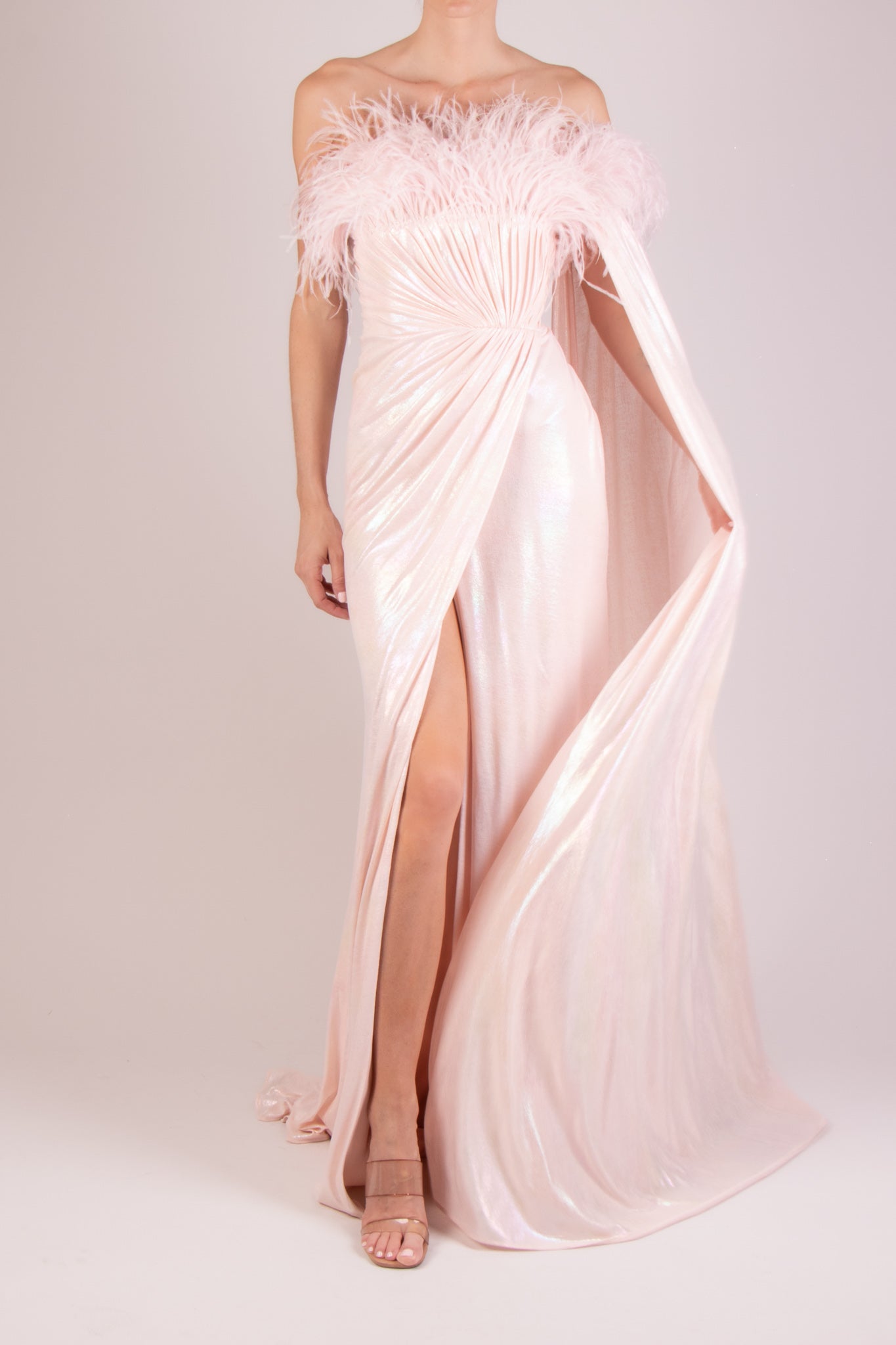 Vestido una manga plumas rosa