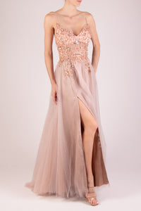 Vestido v bordado tirantes finos blush