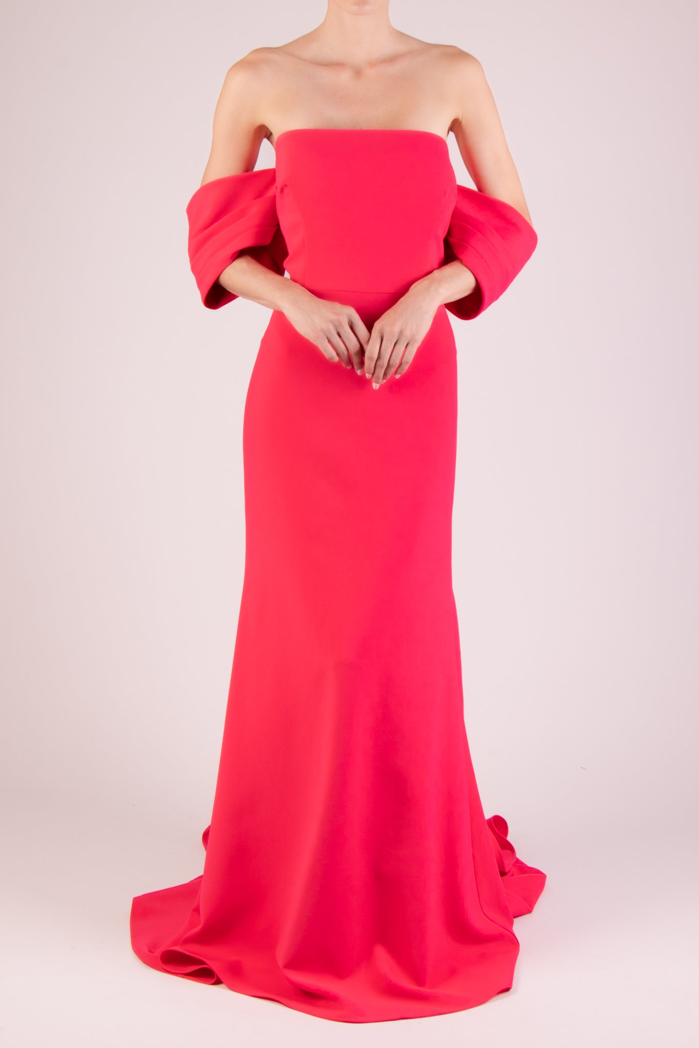 Vestido off the shoulder corte sirena rosa