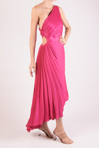Vestido un hombro plisado detalle en cintura fucsia