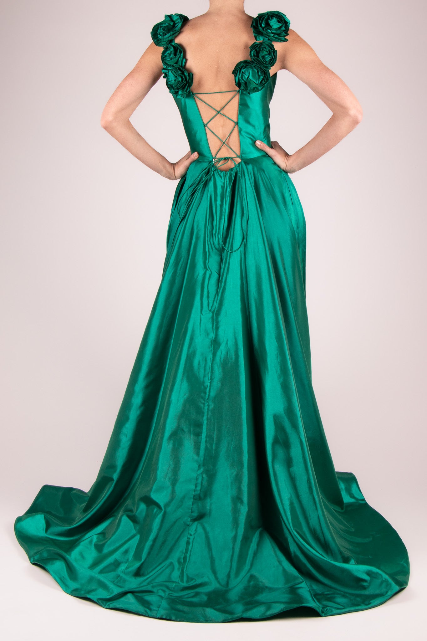 Vestido tafeta tirantes flor esmeralda
