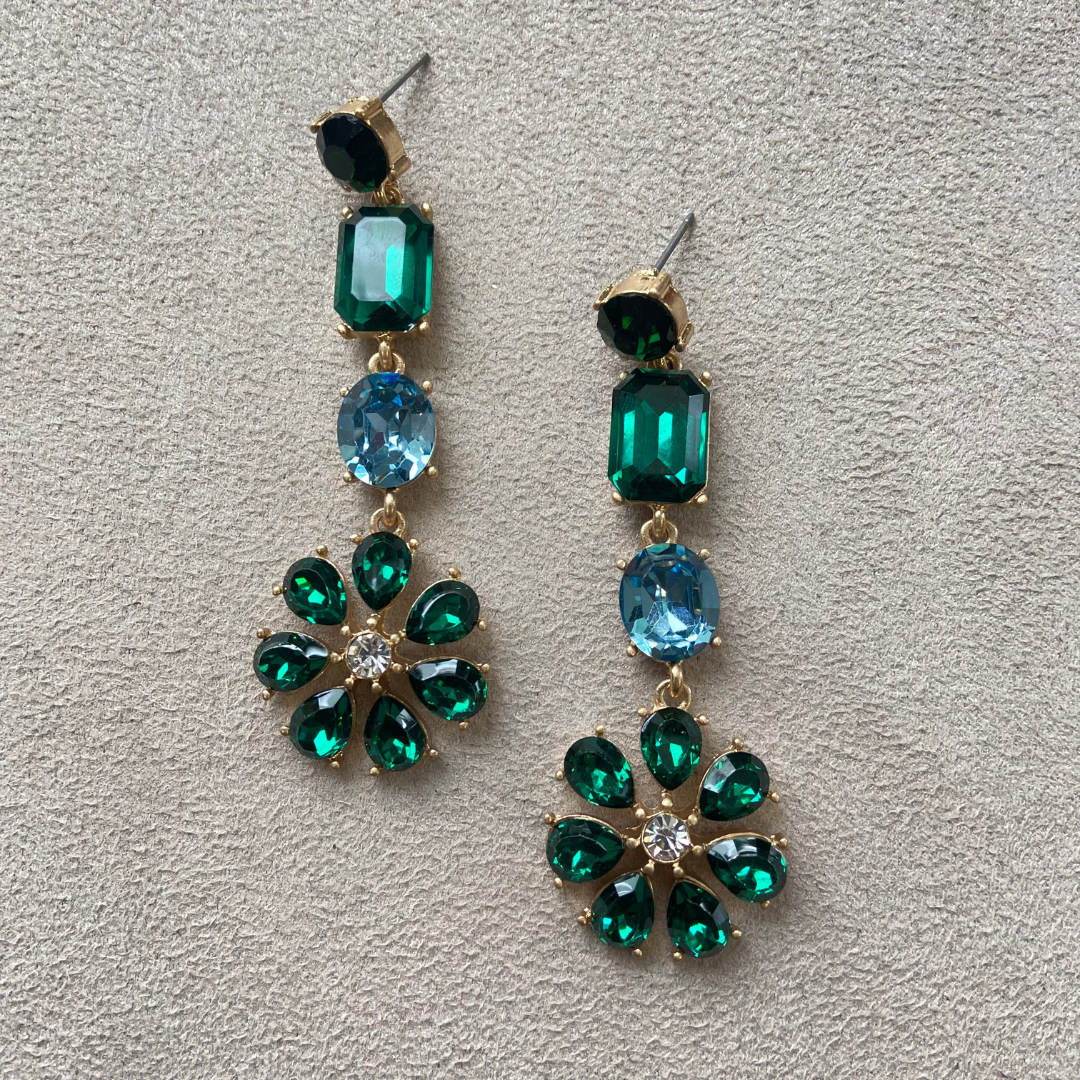 Par de aretes flor y rectangulo verde