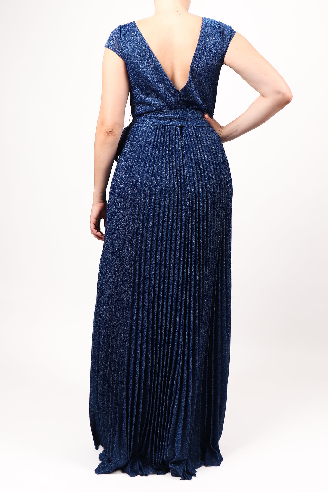 Vestido en v plisado glitter