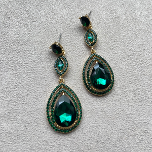 Arete gota relieve esmeralda