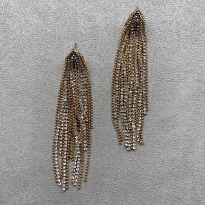 Arete largo cuentas dorado