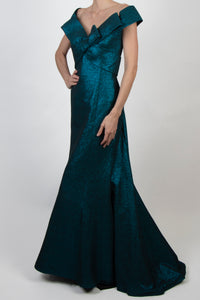Vestido off the shoulder azul metalico