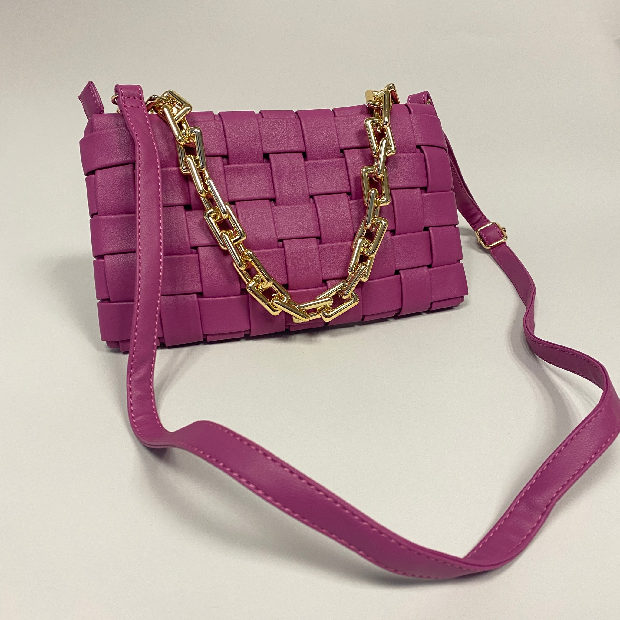 Bolsa entrelazada magenta