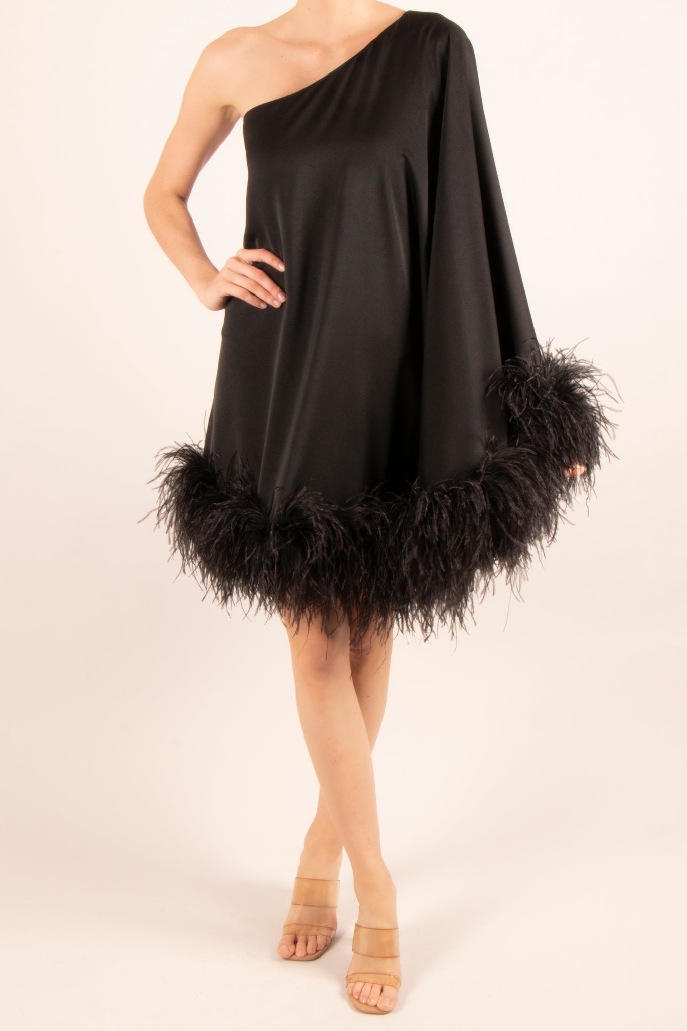 Vestido un hombro m/murciélago corto negro