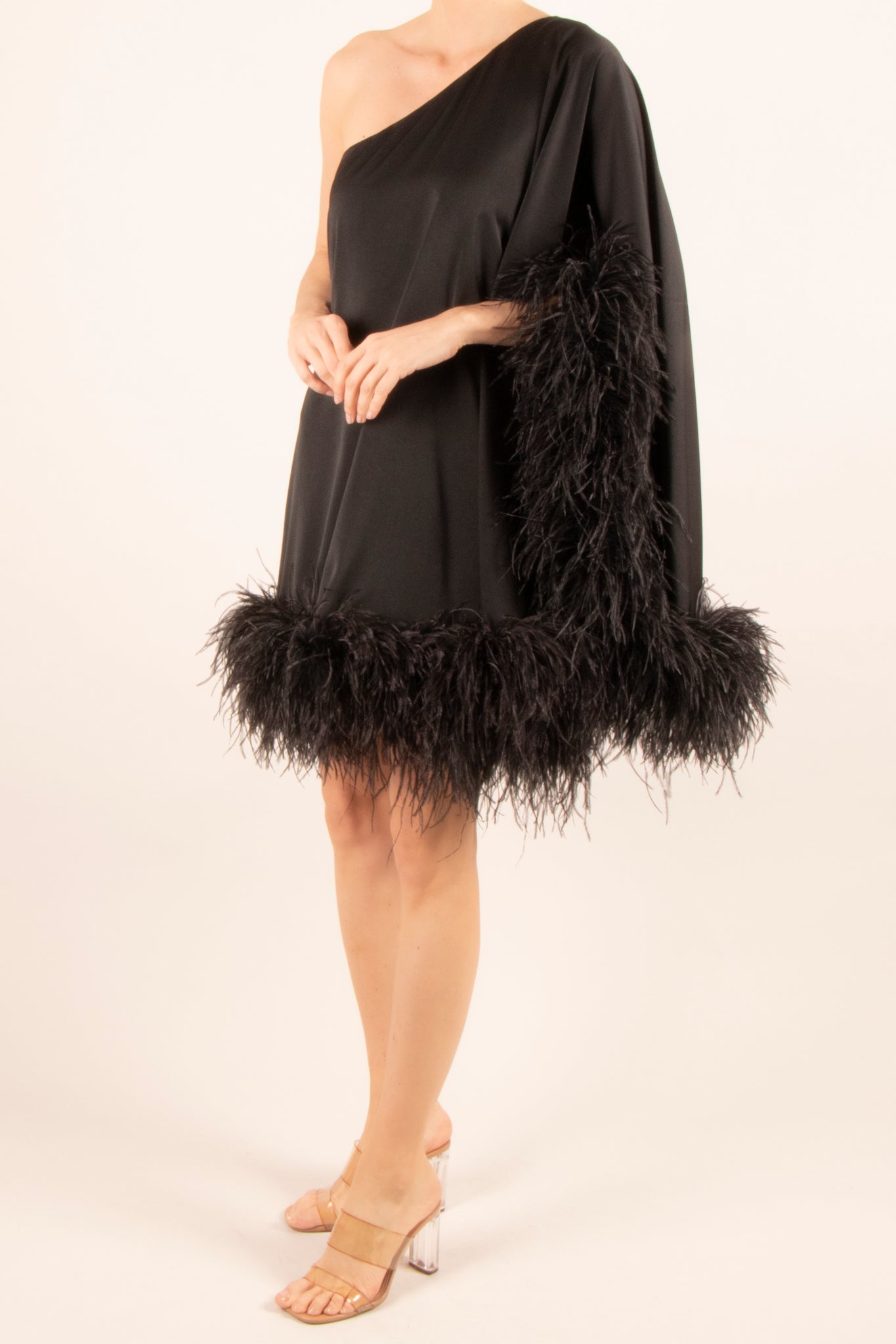 Vestido un hombro m/murciélago corto negro