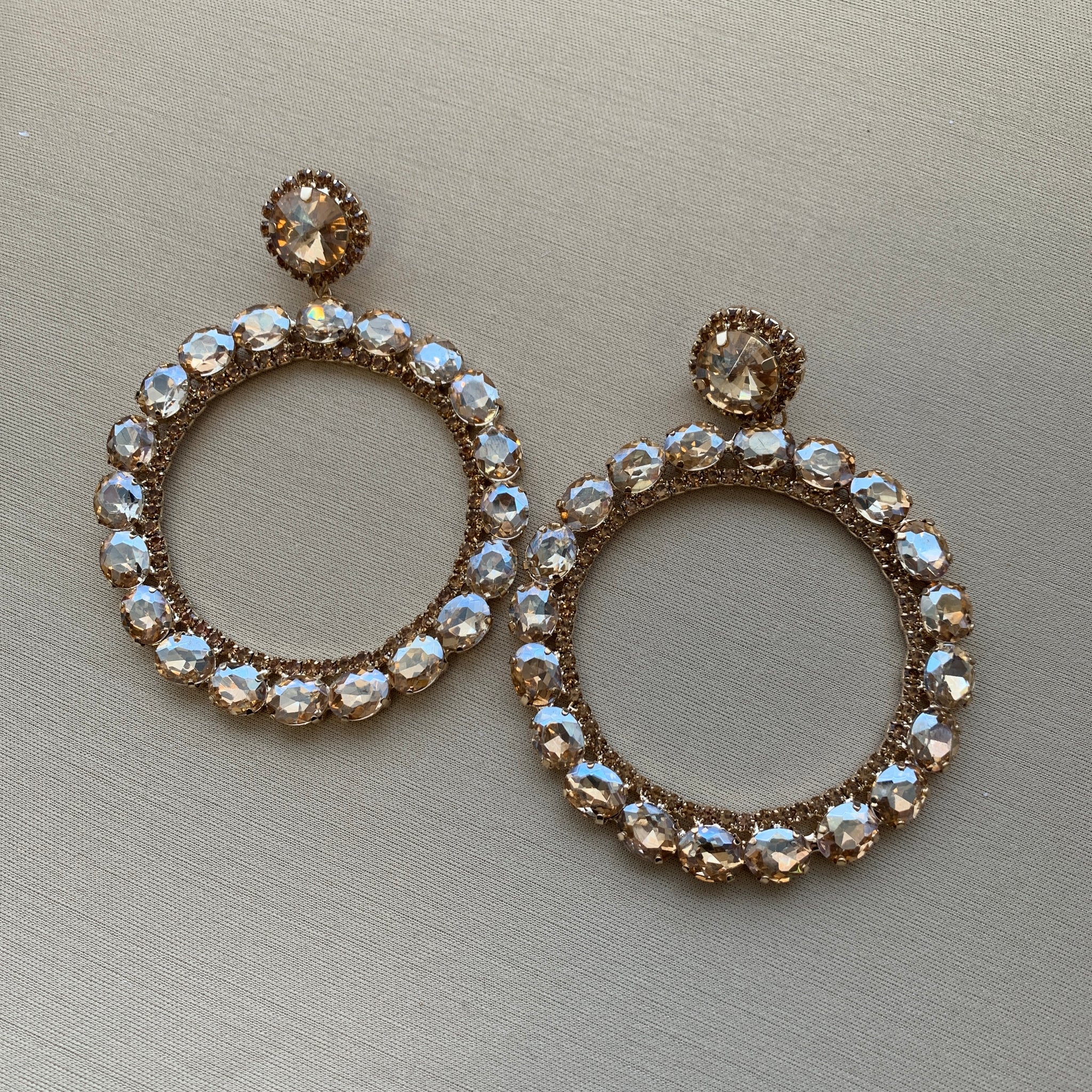 Arete circulo dorado