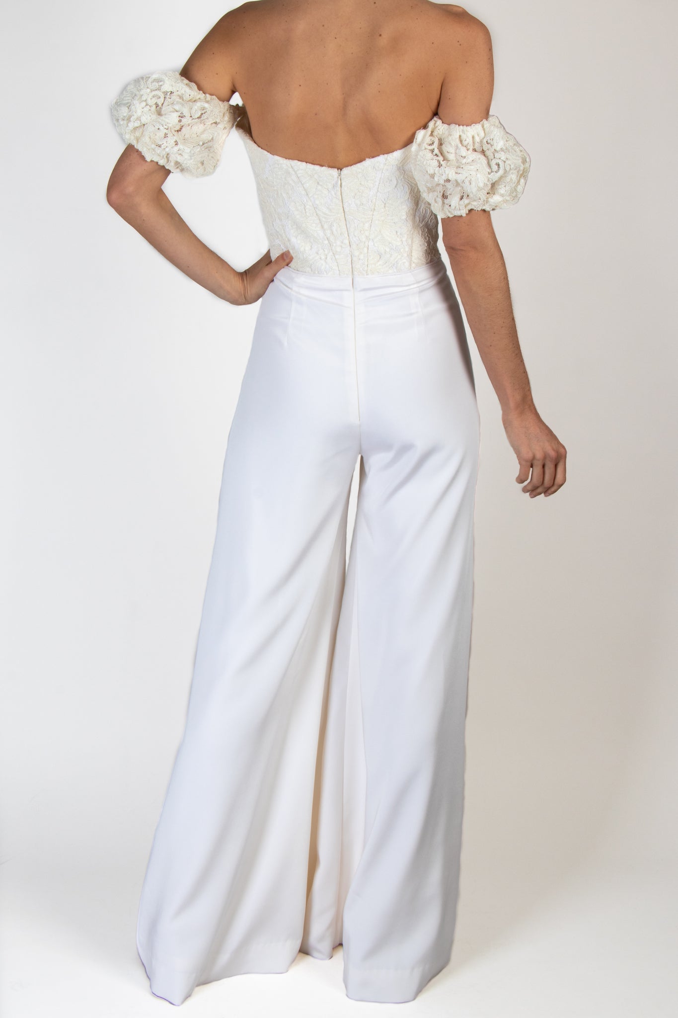 Jumpsuit strapless con manga ivory