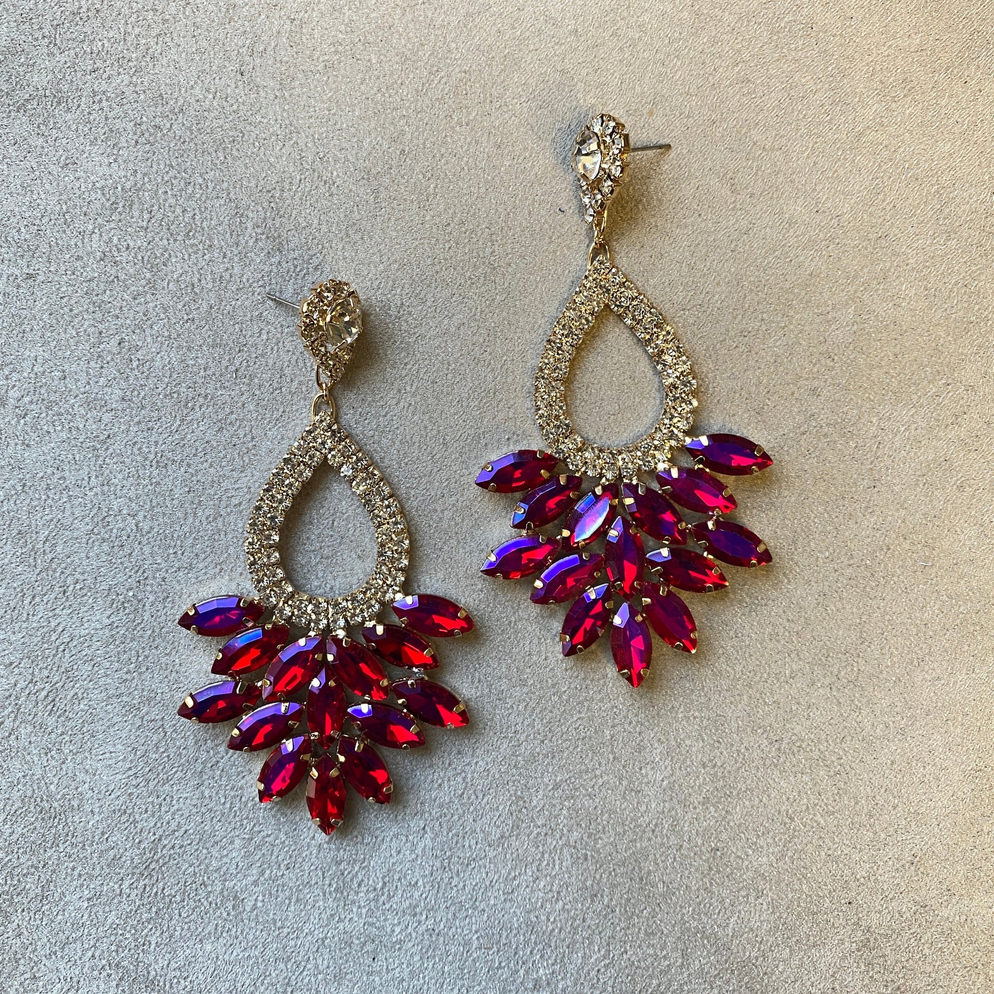 Arete gota y flor rojo
