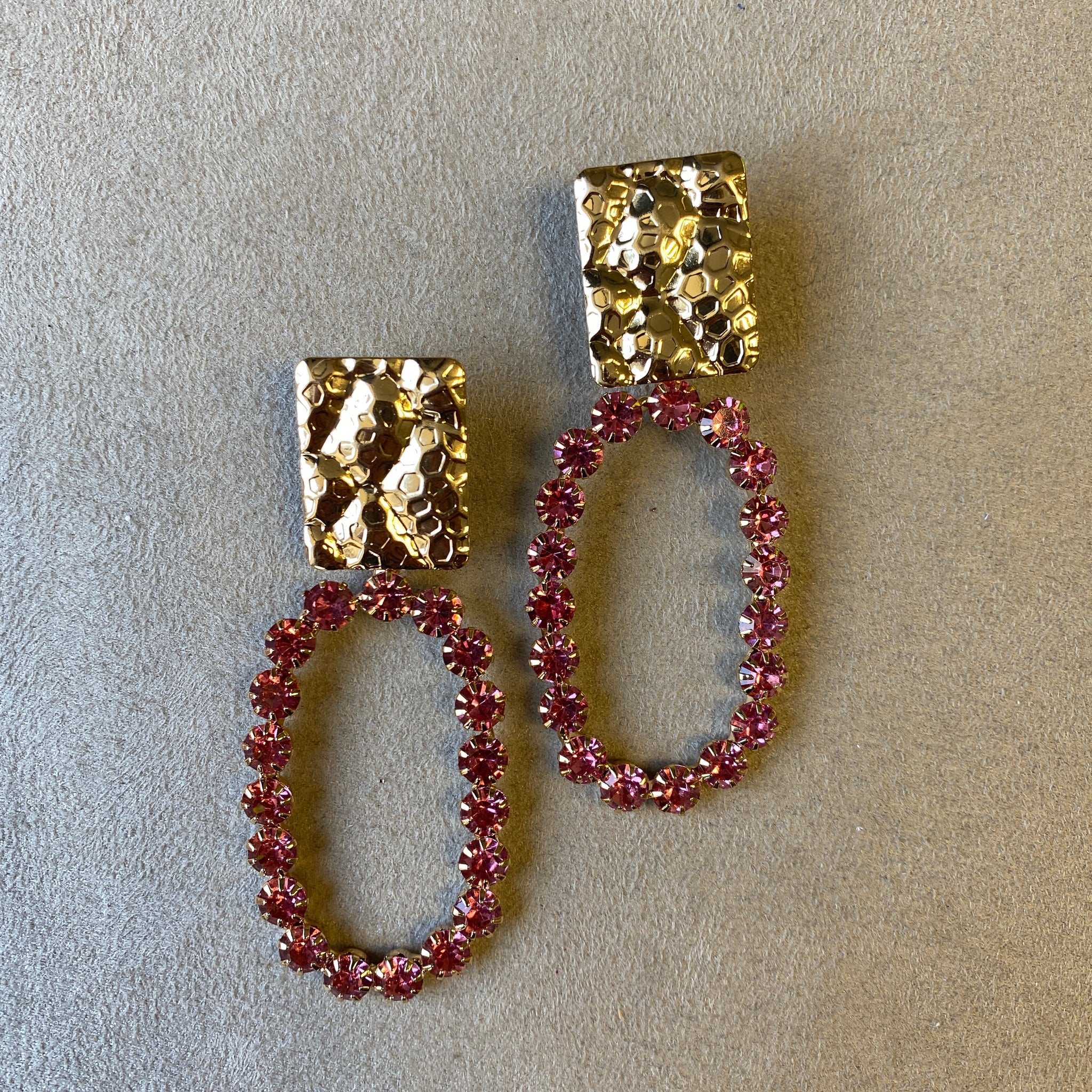 Arete rectangulo y ovalo rosa