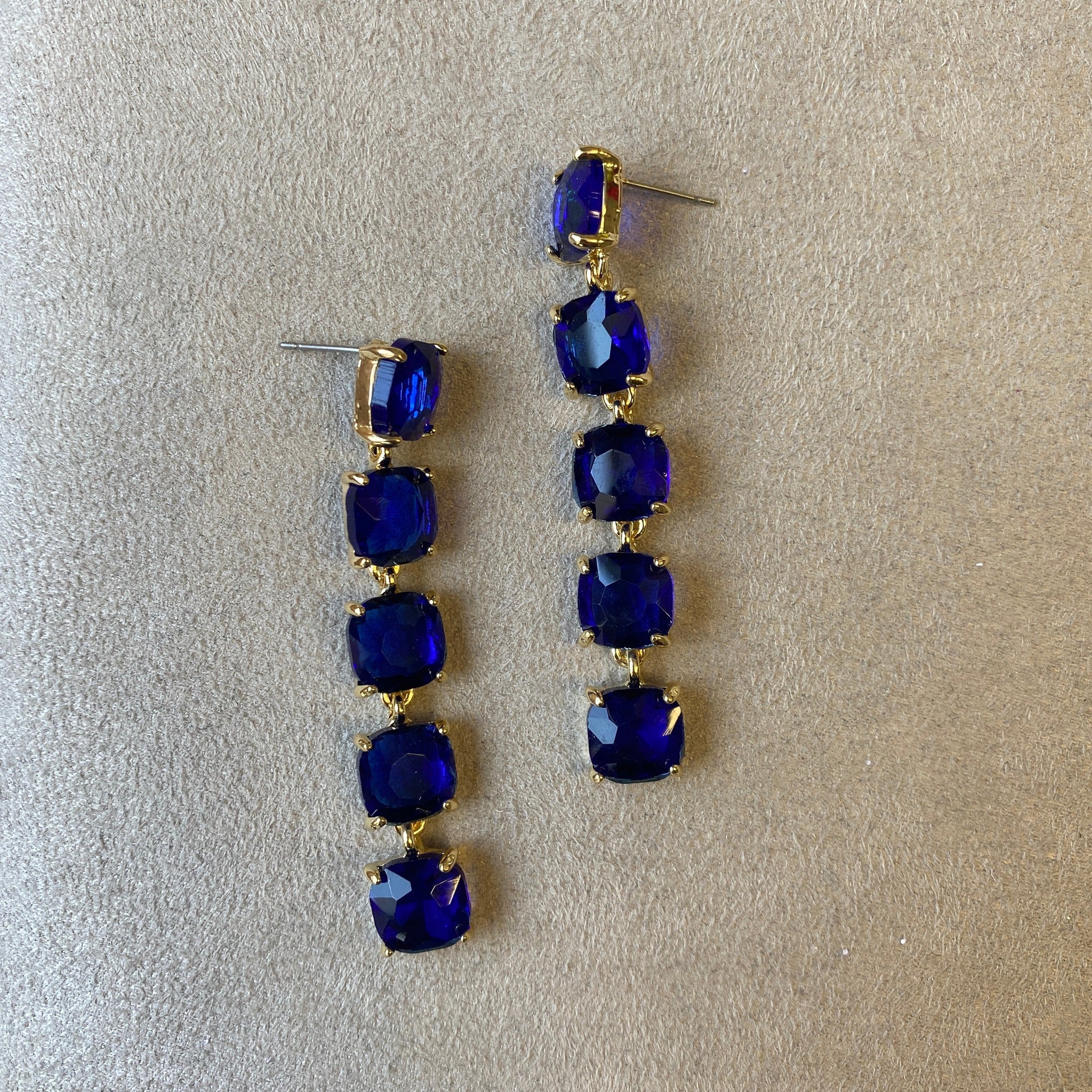 Arete cuadros azul